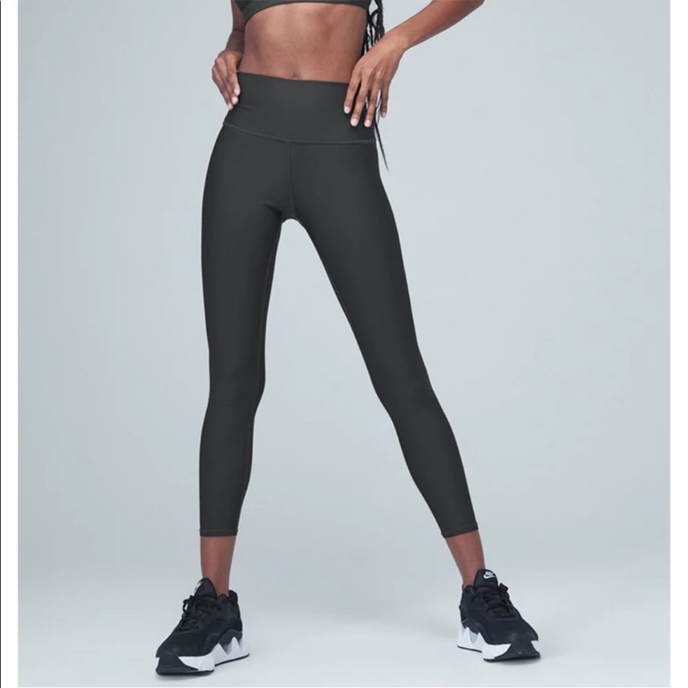 Alo 7/8 length Airlift leggings barely worn size small